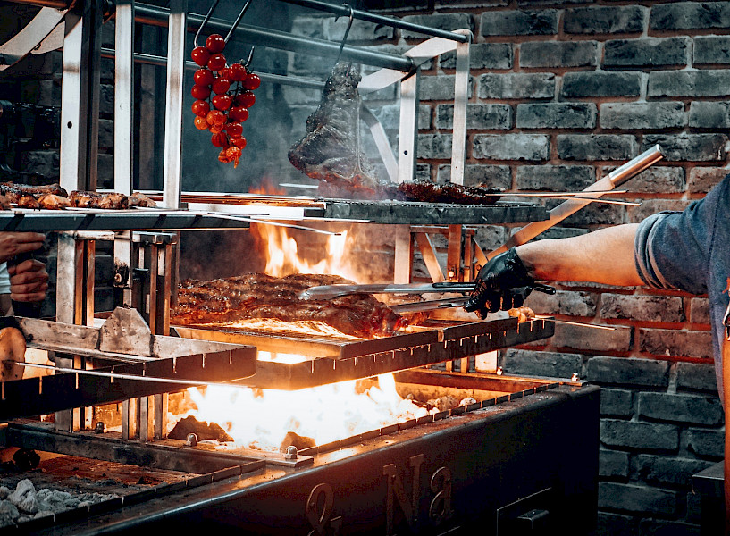 Lu & Na Woodstone Barbecue