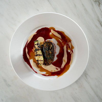 Jordaanse ossenhaas, hummus, dukkah, lokale groenten en eigen jus