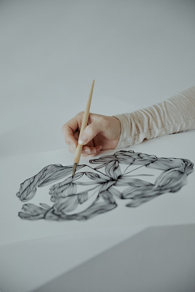 De kunst van Kristine Tumanyan: vrijheid op papier