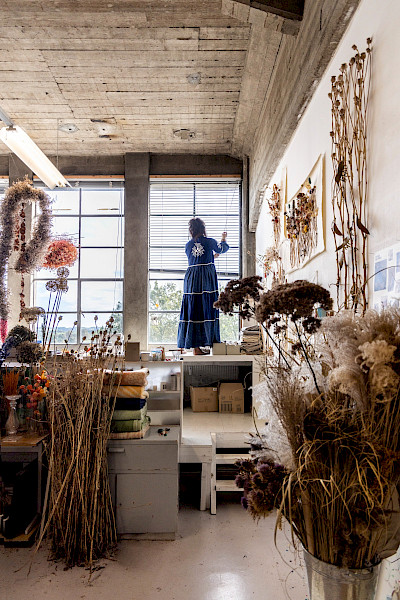 Bloemenkunstenares Loes van Herp