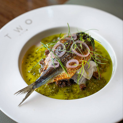 Geschroeide Sardine, ravigottesaus en roggebrood