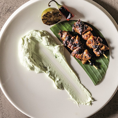 Kipsouvlakispiesjes met avocado-tzatziki