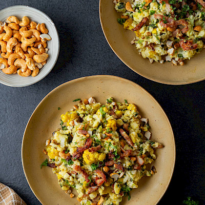 Andijviestamppot met kerrie-bloemkool en spekjes
