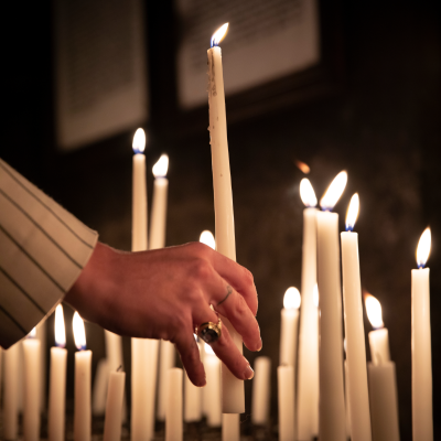 Voor wie brand jij een lichtje?