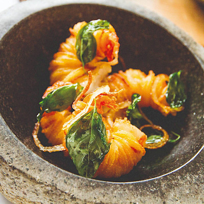 Gemarineerde gamba’s in aardappel