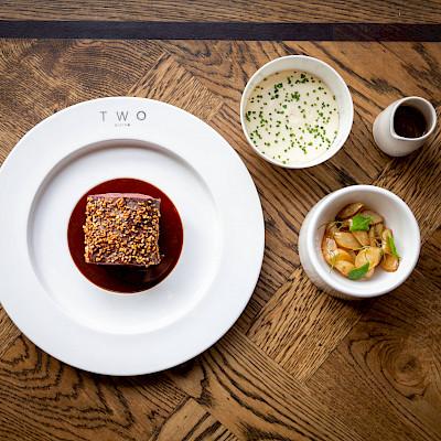 Hertenrugfilet met schorseneren en koffiejus