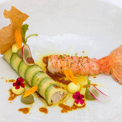 Krab, langoustine, avocado en kerrie