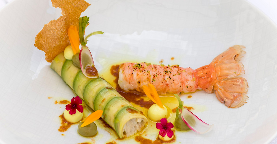 Krab, langoustine, avocado en kerrie