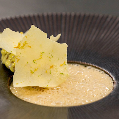 Rode mul met aioli, asperge, yuzu en bouillabaisse