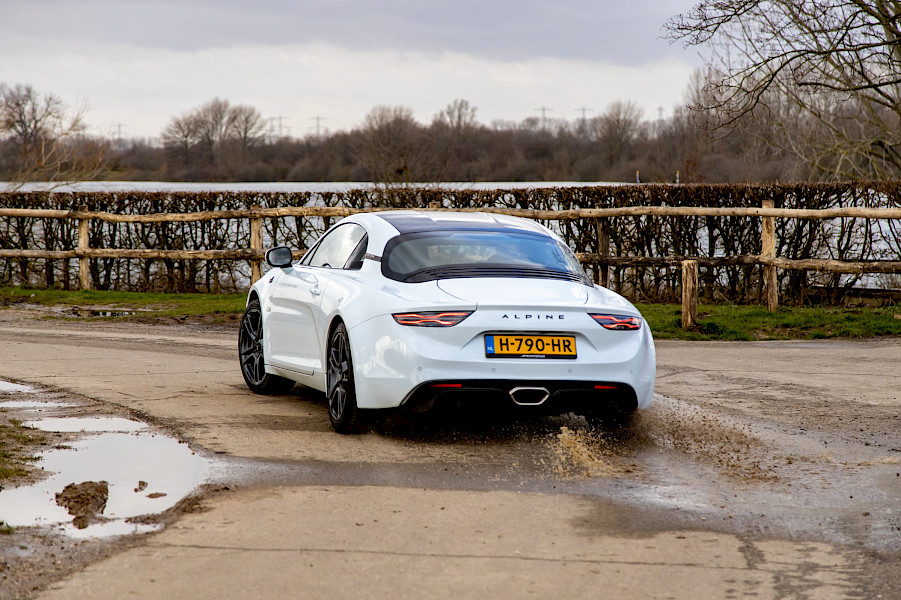 Autotest: op drift in een Alpine A110s