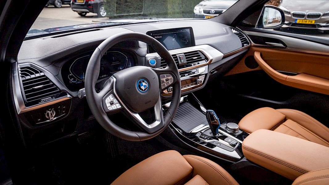 Autotest: iX3. Back to the future.