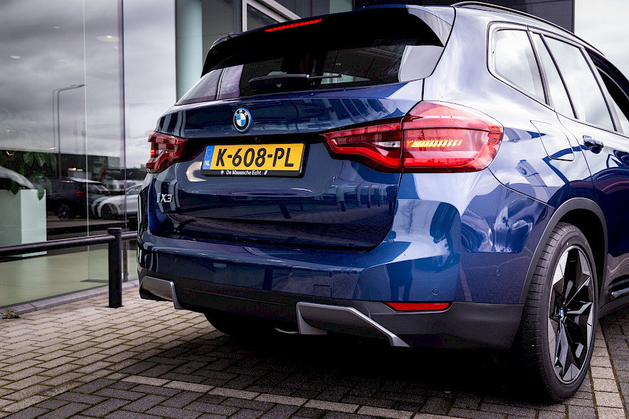 Autotest: iX3. Back to the future.