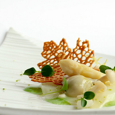 Asperges met Gillardeau oesters (restaurant Vanille)