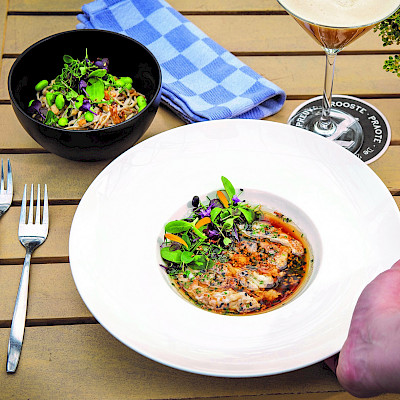 Langoustine met noodles, sesam, miso en ponzu (Restaurant De Zoes)