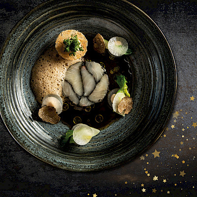 Kerstrecept: Gebakken Schol, Krokante Kippenhuid, Meiknol (Restaurant Beejekurf)