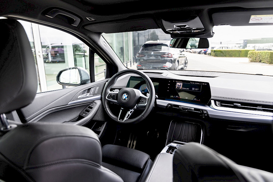 BMW 218I Active Tourer: Door op ingeslagen weg