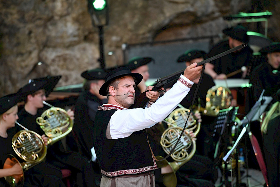 Première Der Freischütz in het Openluchttheater Valkenburg